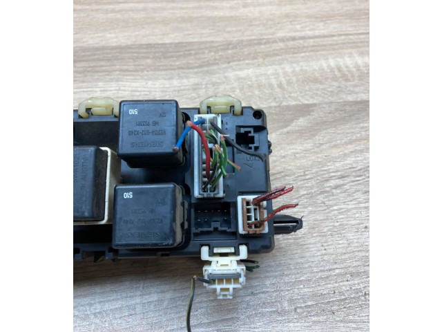 Блок предохранителей MB953355, 0K080231 Mitsubishi Carisma