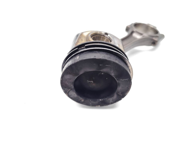 Поршень с шатуном CLHA CLHA Skoda Octavia Mk3 (5E)