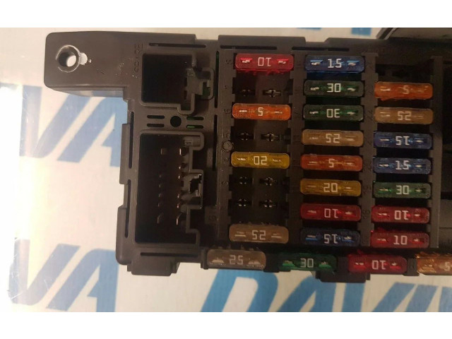 Блок предохранителей 518826003, 8678449 Volvo XC90