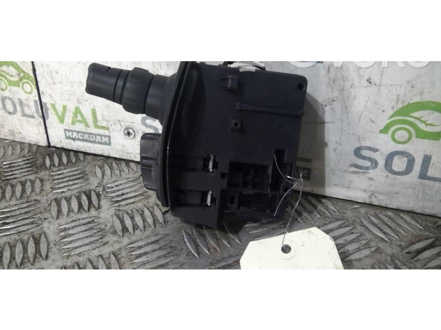 Ручка стеклоочистителей 8201590631   Renault Clio III