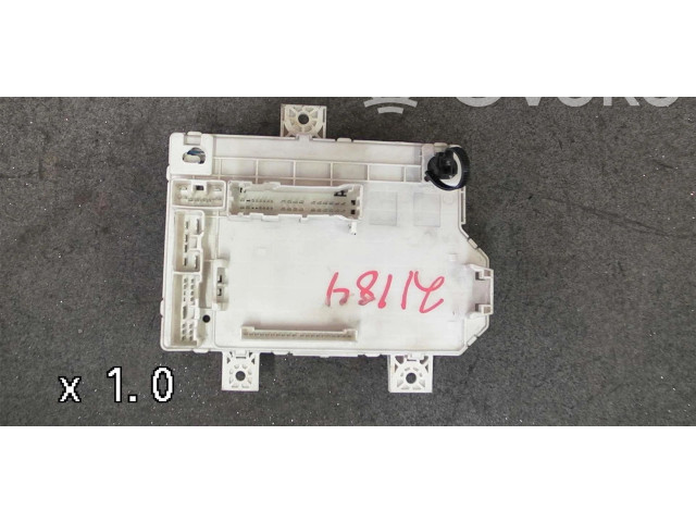 Блок предохранителей MN108320, MN108320 Mitsubishi Colt