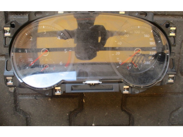 Панель приборов 8V0920873H Audi e-tron