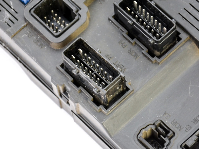 Pojistková skříňka 118085220F Peugeot 206+ 2010