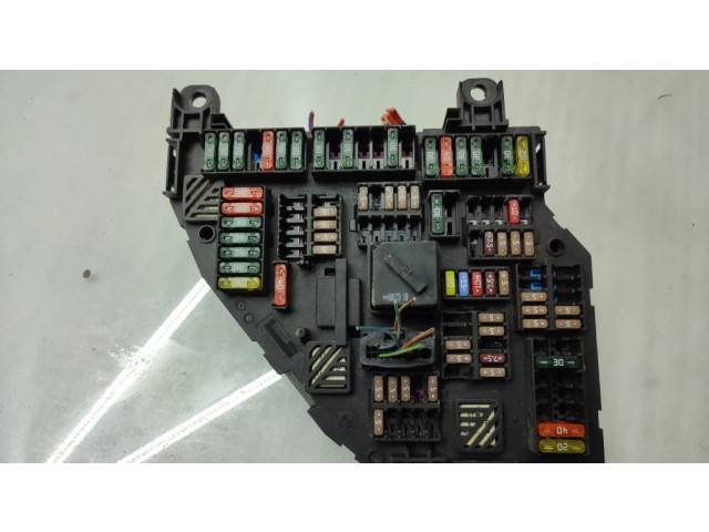 Pojistková skříňka 9151322 BMW 7 F01 F02 F03 F04 2011