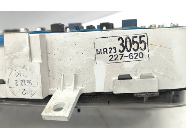 Панель приборов MR233055, 227620 Mitsubishi Colt