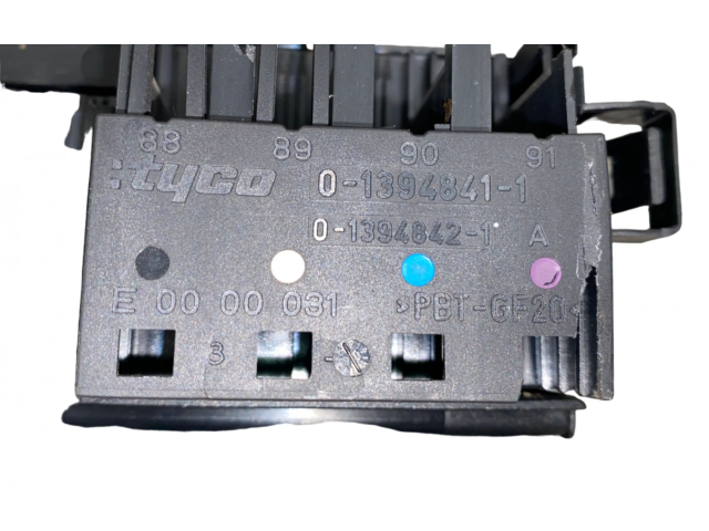 Блок предохранителей  E0000031, 2115452601   Mercedes-Benz R W251    