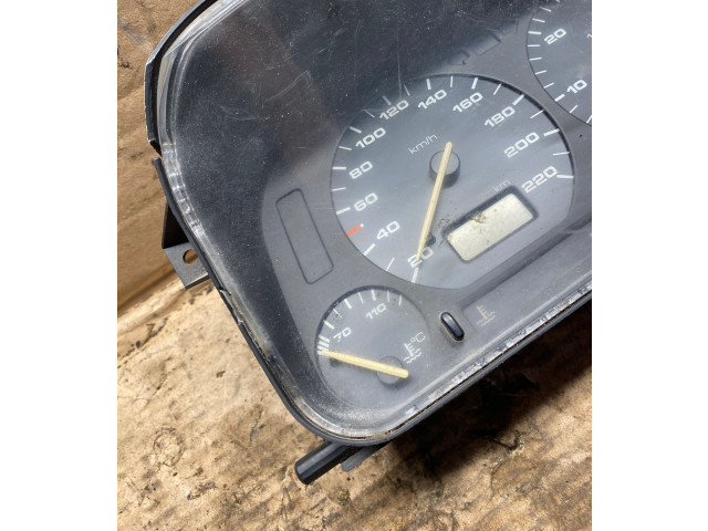 Панель приборов 87001359 Volkswagen Golf III