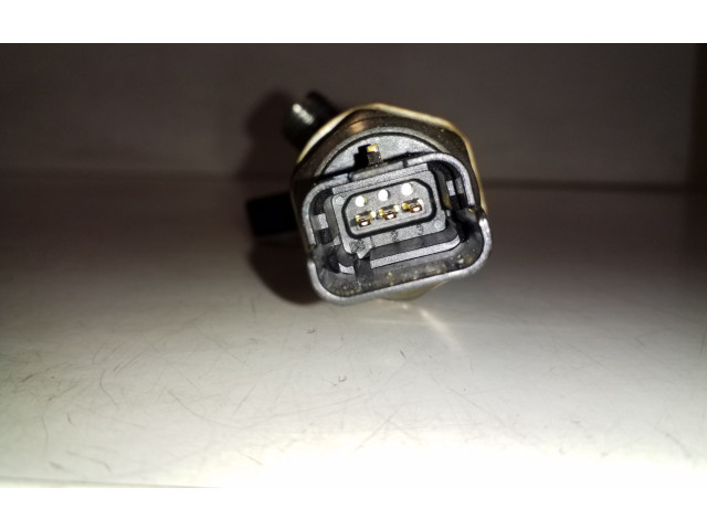 Vstřikovací lišta 175217543R, 28325380 Nissan Navara D23