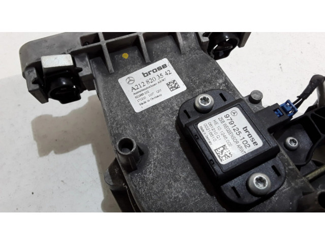 Притягиватель задней крышки