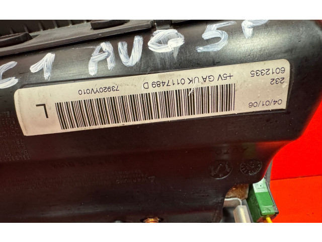 Подушка безопасности в сиденье 73920YV010 Peugeot 107