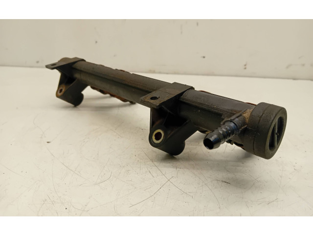 Топливная рампа 047133319, 847133321 Skoda Fabia Mk1 (6Y)