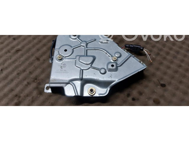 Zámek zadních dveří 2K0827201R Volkswagen Caddy 2009