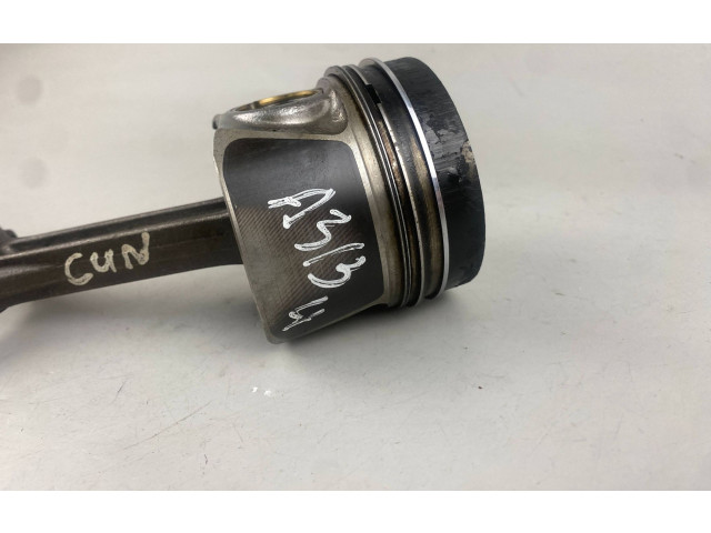  Поршень с шатуном  02604LA, 04LADE  Audi A3 S3 8V  