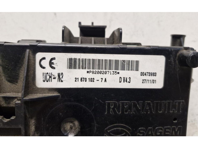 Блок предохранителей 8200207135 Renault Clio II