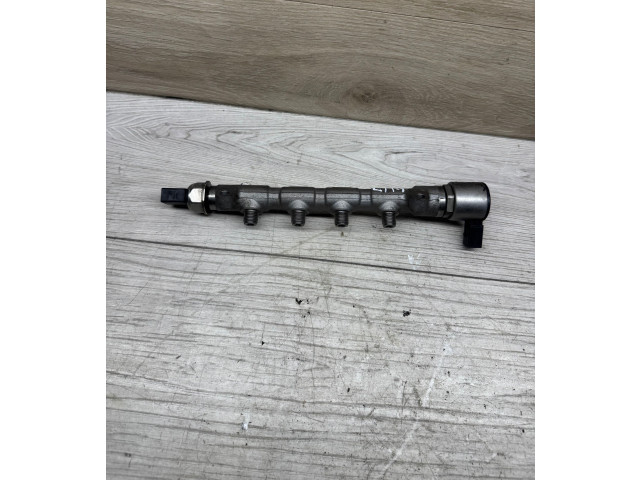 Топливная рампа 28523501, 04L130764B Skoda Octavia Mk3 (5E)