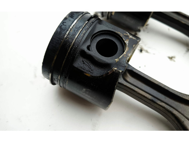  Поршень с шатуном 204DTD   Jaguar XE  