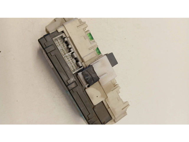 Блок предохранителей MN141424, 311041192 Mitsubishi Endeavor