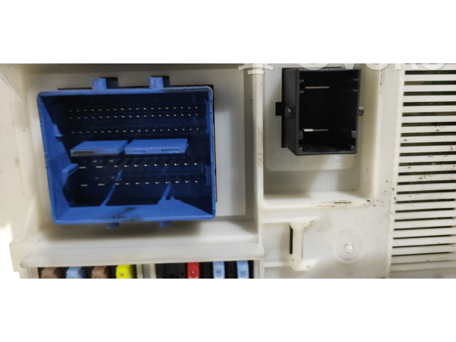 Блок предохранителей 31412969, 31412969   Volvo V70    