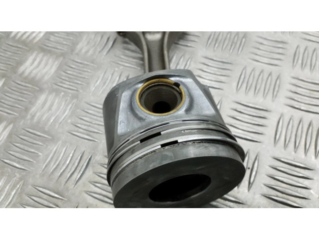 Píst V200, 038J Audi A3 S3 A3 Sportback 8P pro Jiný motor 0.0