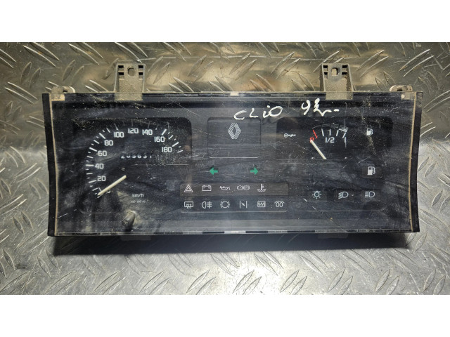 Панель приборов    Renault Clio I       