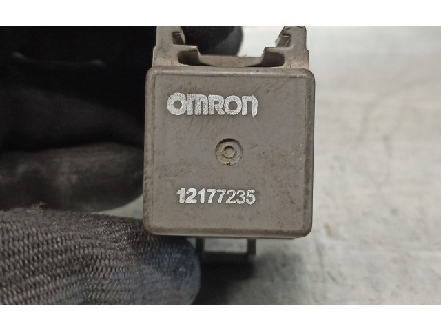 Блок предохранителей 12177235   Chevrolet Captiva    