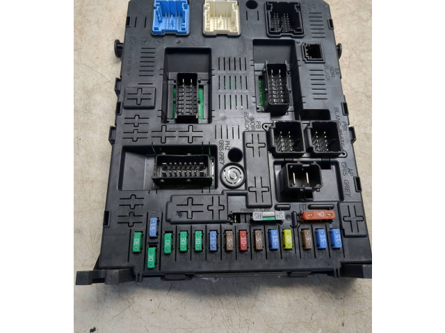 Блок предохранителей 967847698001, 230348701   Citroen C5    