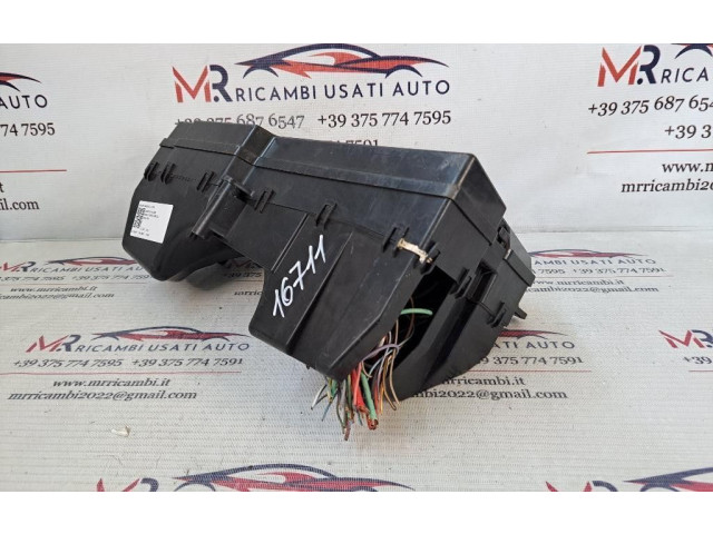 Блок предохранителей 8X2T-14A003-AA, 306DT Jaguar XF X250