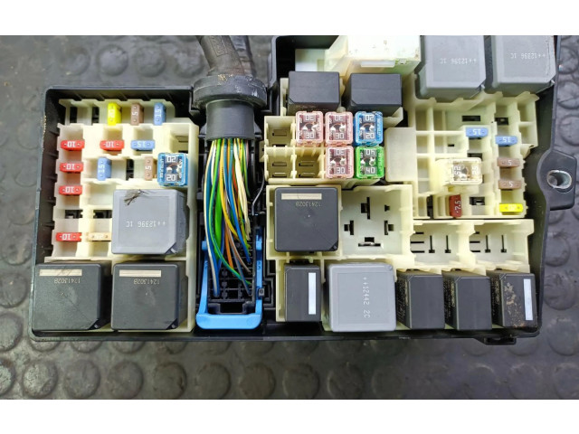 Pojistková skříňka AV6T14A067AC Ford C-MAX II 2014