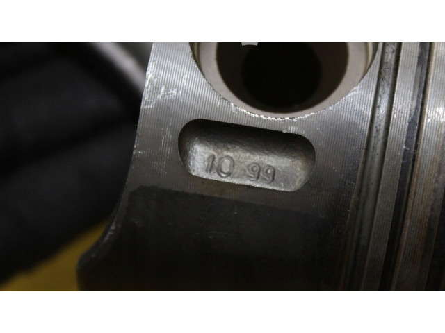 Píst    Mercedes-Benz E W210     