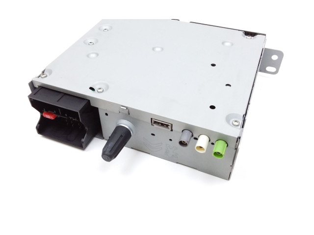 Радио/ проигрыватель CD/DVD / навигация