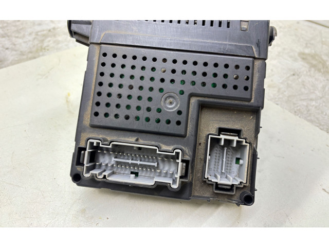 Блок предохранителей 30765646   Volvo V70    