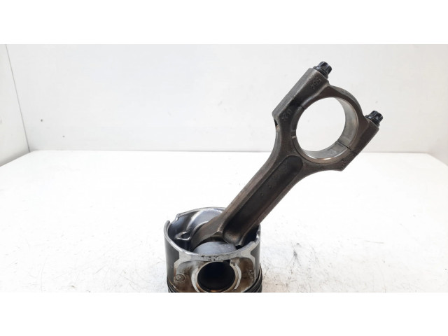 Píst BMW 5 E60 E61 pro naftový motor 2.5 M57D25 (256D2)