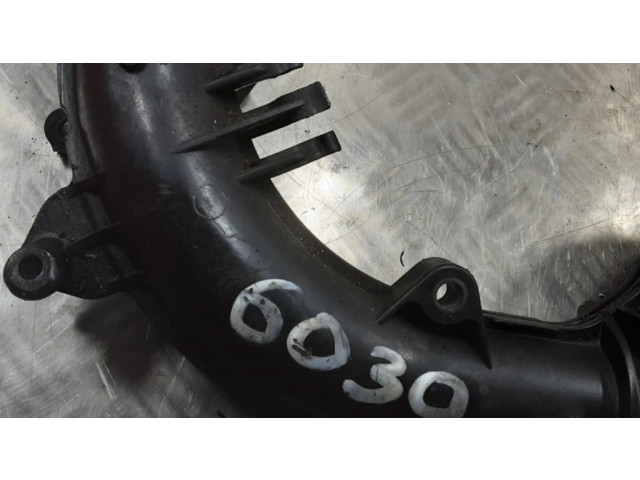 Другая деталь отсека двигателя