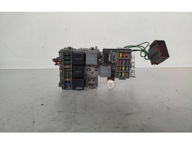 Блок предохранителей 8690698   Volvo S60    