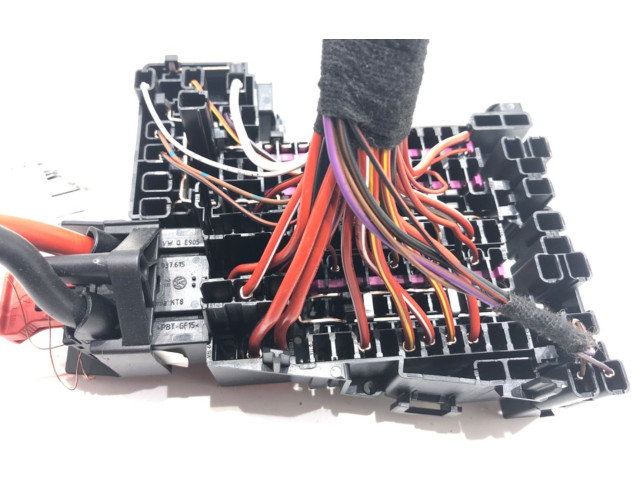 Блок предохранителей 5WA937615 Skoda Octavia Mk4