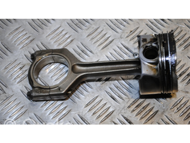 Píst 764595801 BMW 5 GT F07 pro benzínový motor 3.0