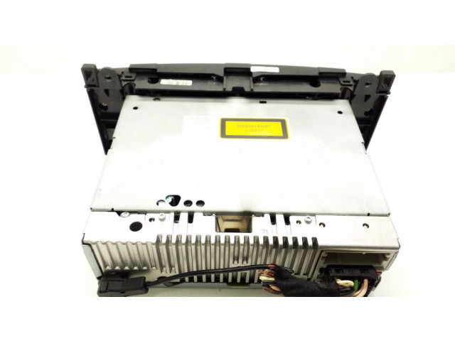 Радио/ проигрыватель CD/DVD / навигация