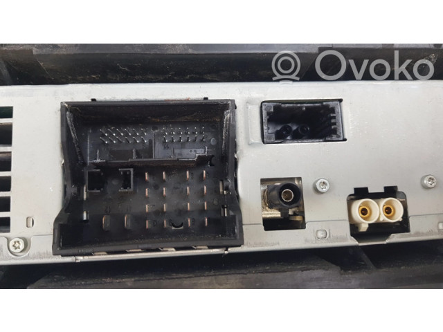 Радио/ проигрыватель CD/DVD / навигация