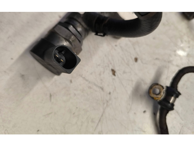 Vstřikovací lišta 03L130089 Volkswagen Transporter - Caravelle T5 CFCA