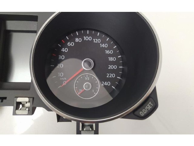 Панель приборов 5K0920870D Volkswagen Golf VI