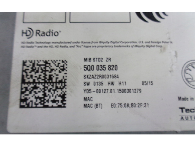 Радио/ проигрыватель CD/DVD / навигация