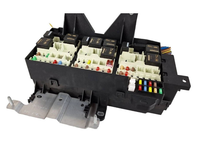 Блок предохранителей GX7314C445AA Jaguar XE