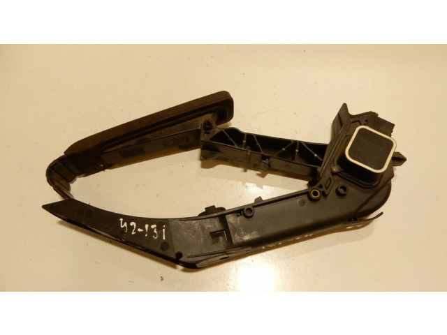 Педаль акселератора