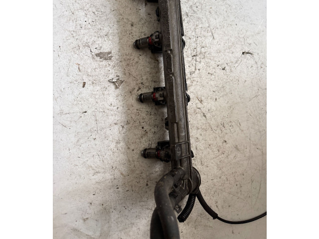 Топливная рампа 036133319   Audi A3 S3 8P   для двигателя BLS