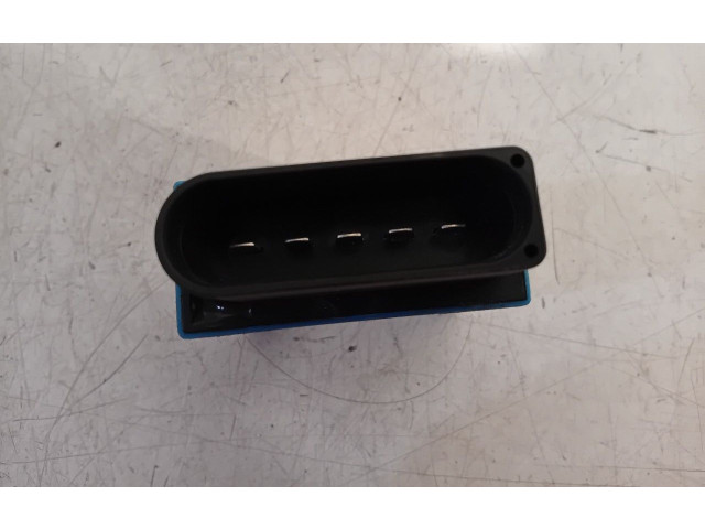 Блок управления двигателя    Audi Q3 8U