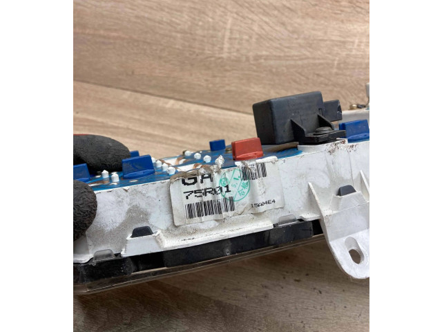 Přístrojová deska Nissan Sunny 1991 15A04E4, 75R01