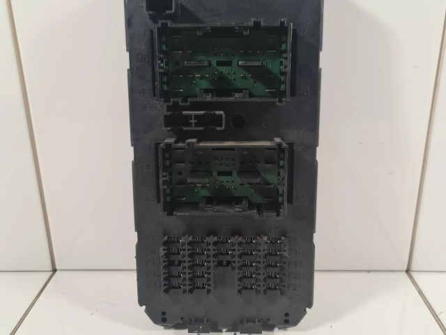 Блок предохранителей 56050066ac Jeep Grand Cherokee (WK)