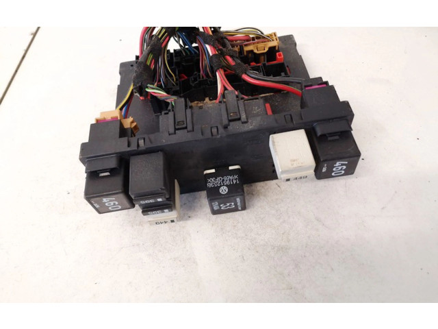 Блок предохранителей  3c0937049e   Skoda Octavia Mk2 (1Z)    