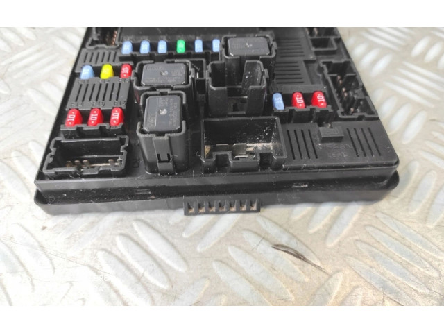 Pojistková skříňka 284B7JD02A Nissan Qashqai 2009