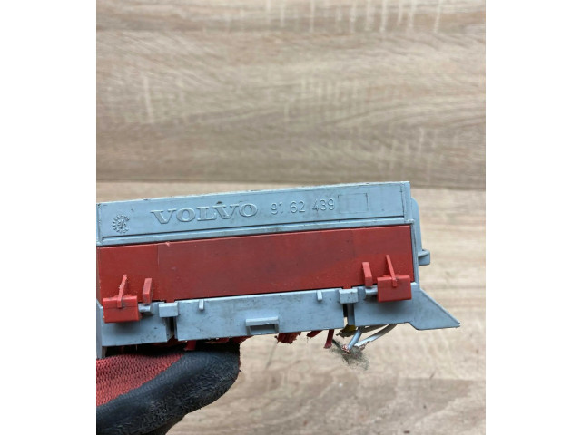 Блок предохранителей  9162439   Volvo V70    